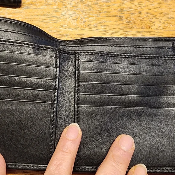 Gucci Black Leather Coin Purse with Gold Crest Medallion - Picture 10 of 14
